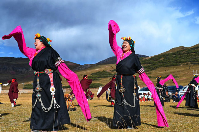 नांगछ्येन काउंटी में पठारीय प्राचीन नृत्य का उत्तराधिकार