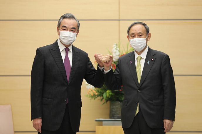 जापानी प्रधानमंत्री योशीहिदे सुगा की वांग यी से मुलाकात