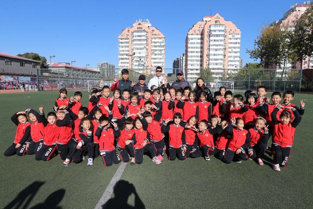 विश्व बाल दिवस पर “रनिंग चाइना” गतिविधि चीनी स्कूलों में शुरू