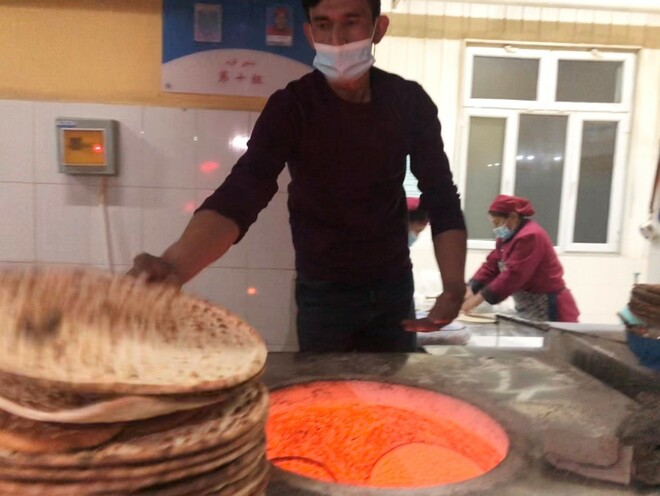 Pemuda Uygur Kumpul RMB1 Juta, Buka Kilang Naan_fororder_nan3