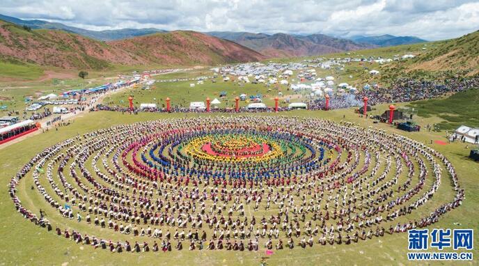 तिब्बती लोग उठा रहे हैं सांस्कृतिक कार्यक्रमों का आनंद_fororder_2
