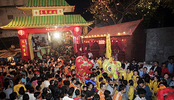 कोलकाता में रह रहे चीनियों ने शेर नृत्य से परंपरागत नववर्ष मनाया_fororder_1(1)