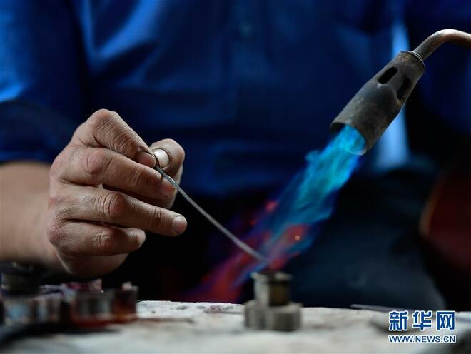 Teknik Pembuatan Kraftangan Pisau Tibet Diwarisi_fororder_1125245386_15740637973701n