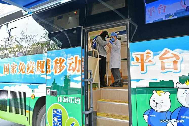 خودروهای سیار واکسیناسیون علیه کرونا در پکن_fororder_2054566288130053837