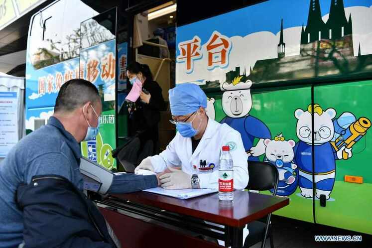 خودروهای سیار واکسیناسیون علیه کرونا در پکن_fororder_1731812421164687277