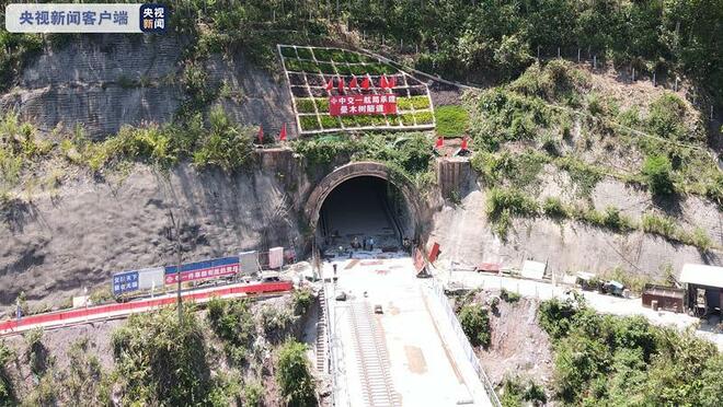Terowong Manmushu Landasan Kereta Api China-Laos Siap_fororder_微信图片_20210506135115
