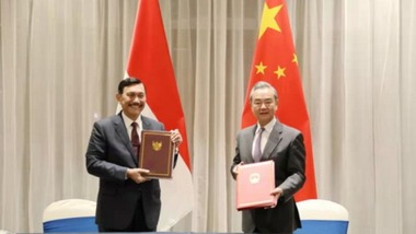 चीन-इंडोनिशिया उच्च स्तरीय वार्ता सहयोग तंत्र की पहली बैठक में पाँच समानताओं पर मुहर_fororder_王毅印尼2