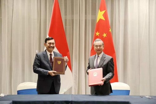 चीन-इंडोनिशिया उच्च स्तरीय वार्ता सहयोग तंत्र की पहली बैठक में पाँच समानताओं पर मुहर_fororder_王毅印尼2