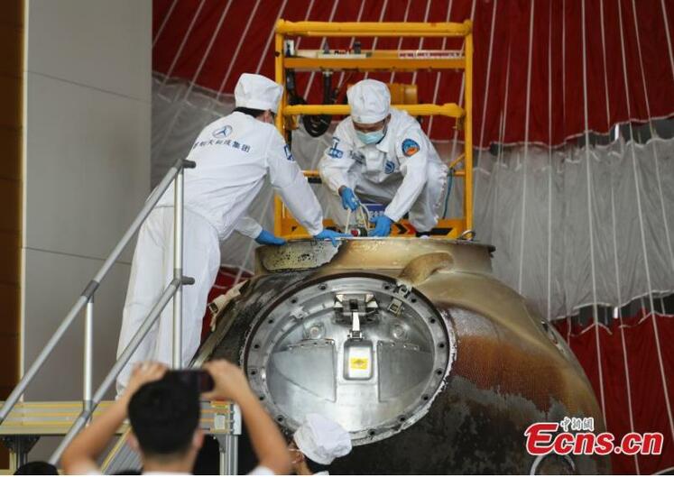 برگزاری مراسم گشودن درب کپسول سفینه فضایی «شن جوئو-12» در پکن_fororder_ثصقفصفثصق