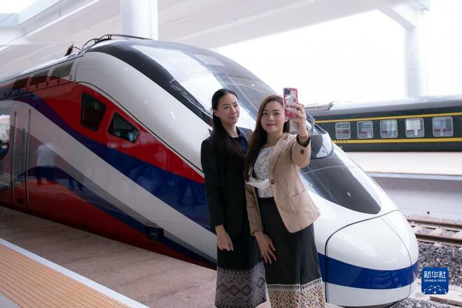 Penyerahan EMU "Lancang"Untuk Kegunaan Laluan Kereta Api China-Laos_fororder_lc3