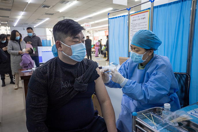 चीन में 1.2 अरब से अधिक लोगों को कोरोना वैक्सीन लगायी गयी_fororder_VCG111362952288