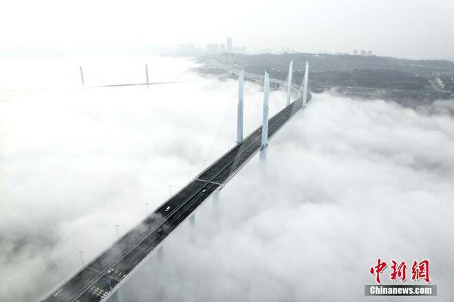 Chongqing Diselubungi Lautan Awan_fororder_jialing3