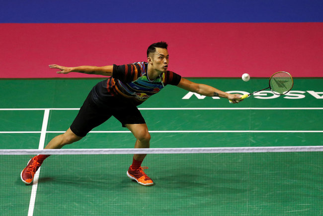 Lin Dan beats Wong Wing Ki Vincent to reach the semifinals of the World Badminton Championships on Friday. [Photo: VCG]