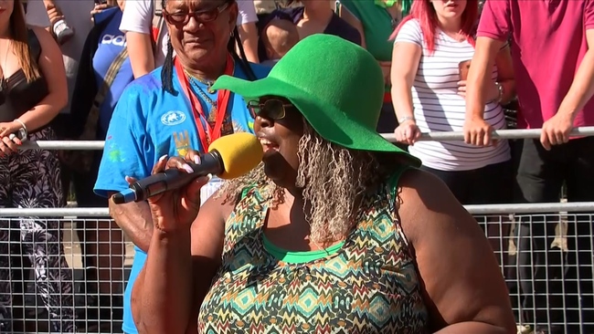 A street singer performs at the Notting Hill Carnival in London, UK on August 27, 2017. [Screenshot: AP] 