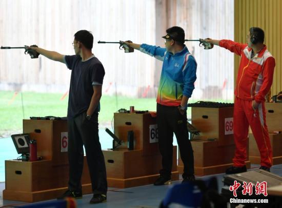 China-born American Jay Shi (L) made history at the Chinese National Games.[Photo: Chinanews.com]