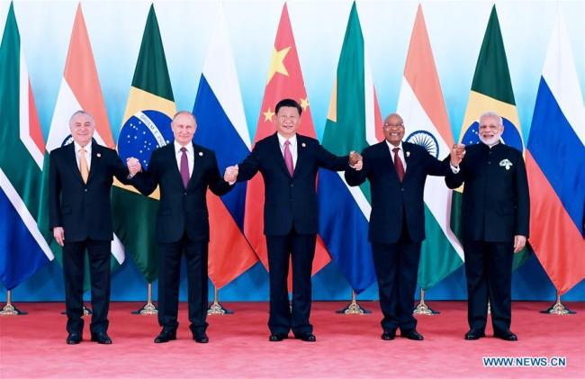 Chinese President Xi Jinping (C) and other leaders of BRICS countries pose for a group photo before the 2017 BRICS Summit in Xiamen, southeast China's Fujian Province, Sept. 4, 2017. [Photo: Xinhua/Zhang Duo]