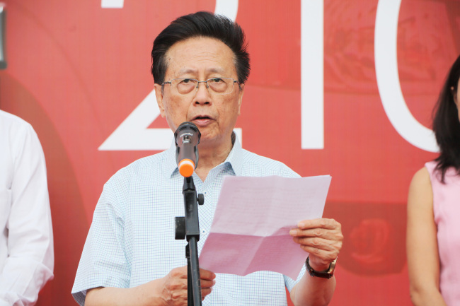 Chen Changzhi, president of the China Siyuan Foundation for Poverty Alleviation delivered a speech on the ceremony. [Photo: from China Plus]