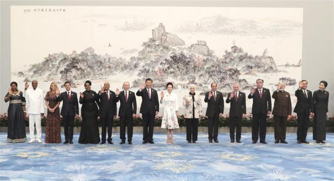 Chinese President Xi Jinping and his wife Peng Liyuan pose for a group photo with leaders attending the ninth BRICS summit and the Dialogue of Emerging Market and Developing Countries and their spouses before a banquet in Xiamen, southeast China's Fujian Province, Sept. 4, 2017. [Photo: Xinhua/Ma Zhancheng]