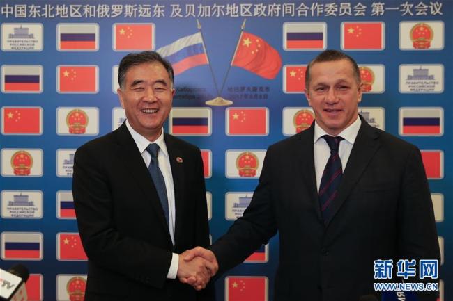 Chinese Vice Premier Wang Yang (L) shakes hands with Russian Deputy Prime Minister Yury Trutnev in Khabarovsk, Russia, on Friday, September 8, 2017. [Photo: Xinhua]