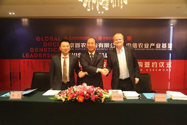 Signing ceremony of the acquisition of Cherry Valley Farm by Beijing Capital Agribusiness, or Sunlon, and CITIC Agriculture is held on September 11, 2017. [Photo: Beijing Capital Agribusines]