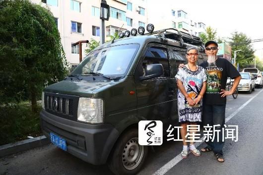 The retrofitted travel van created by Gu Xiangdong and Gao Zhixia [Photo: eastday.com]