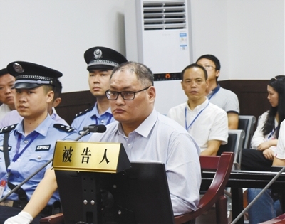 Taiwan resident Lee Ming-che stands trial in a court in Yueyang City, Hunan Province, on Monday, September 11, 2017. [Photo provided by the court]