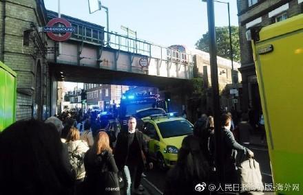 An explosion takes place on an underground train at Parsons Green Station in west London, Friday, Sept. 15, 2017. . [Photo: weibo/people.com.cn]