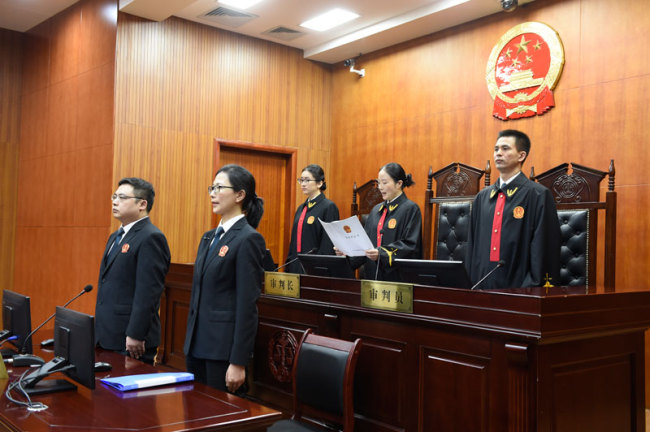The photo shows the Hangzhou Intermediate People's Court makes the final judge of once China's most wanted fugitive Yang Xiuzhu on Oct 13, 2017. [Photo:hangzhou.zjcourt.cn]
