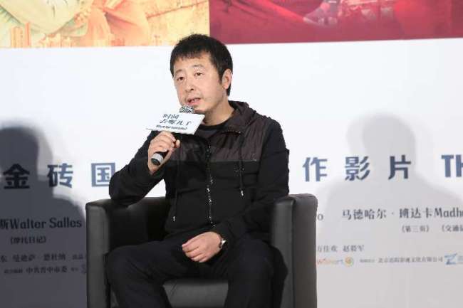 Chinese director Jia Zhangke meets with the media in Beijing on Monday, October 16, 2017 to discuss his upcoming film "Where Has Time Gone." [Photo: China Plus]