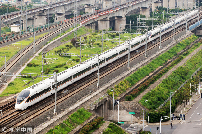 A “Fuxing” bullet train runs on the Beijing-Shanghai high-speed railway on September 21, 2017. [Photo: VCG]