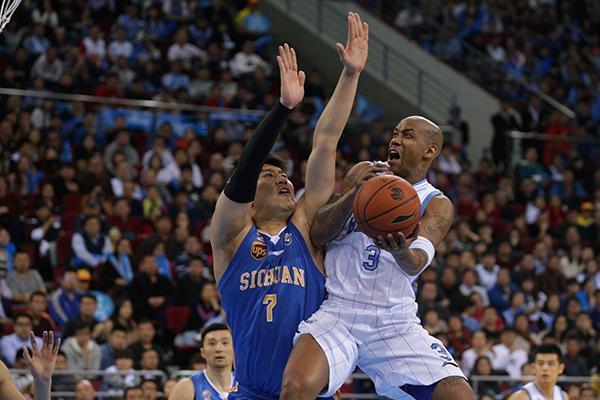 The 2017-2018 CBA season is set to kick off this Saturday night. Former NBA star Stephon Marbury will play for Beijing Beikong this year, which is also expected to be the 41-year old's final basketball season in China. [Photo: thepaper.cn]