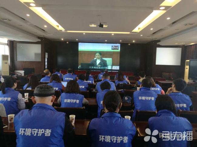 Environmental guardians are instructed with professional monitoring and basic skills at a training session in Jiangsu Province on November 10th, 2017. [Photo: szdushi.com.cn] 