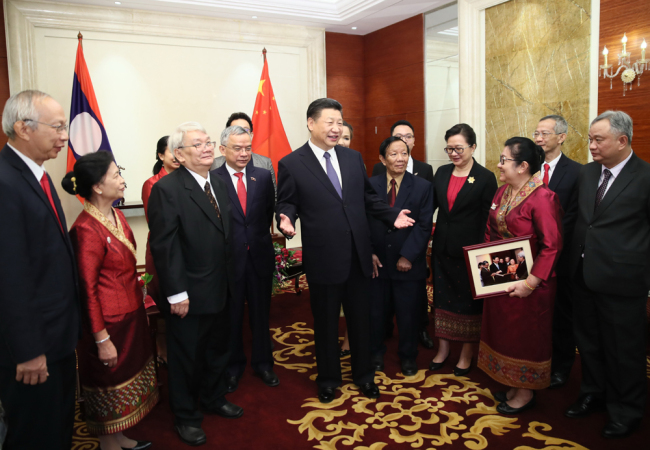 Chinese President Xi Jinping meets with the descendants of late Lao leader Quinim Pholsena, in Vientiane, capital of Laos, on November 14, 2017. Present Xi says he hopes the Pholsena family will continue to contribute to the close ties between China and Laos and help hand down the friendship between the two peoples from generation to generation. Several Pholsena family members studied in China in the 1960s, and some of them attended the same school with Xi Jinping at that time. [Photo: Xinhua]