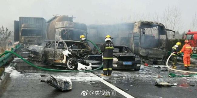 Rescuers work at the scene of a pile-up accident in east China’s Anhui Province on November 15, 2017. [Photo: CCTV]