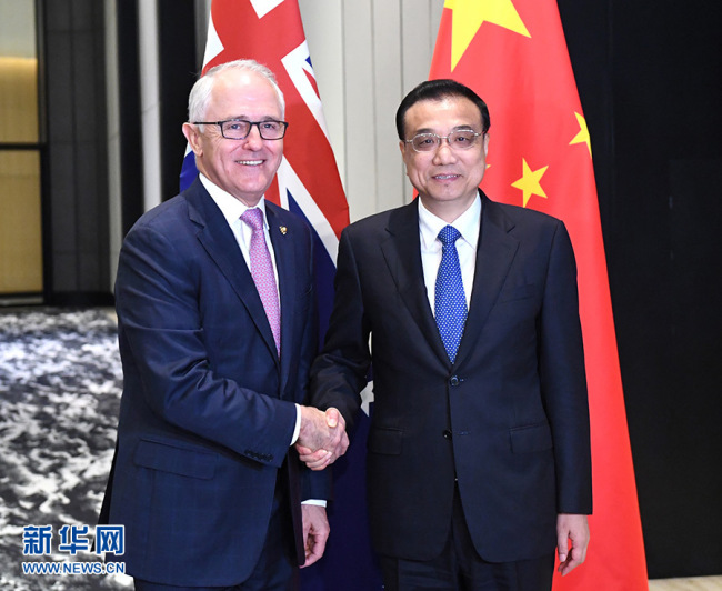 Chinese Premier Li Keqiang met with Australian Prime Minister Malcolm Turnbull in the Philippine capital of Manila, Nov. 14, 2017. [Photo: Xinhua]