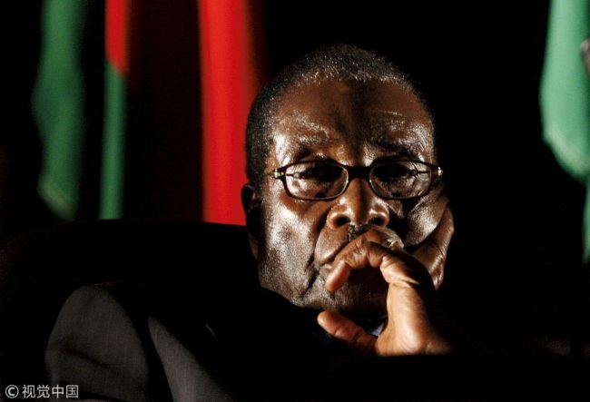 Zimbabwean President Robert Mugabe watches a video presentation during the summit of the Southern African Development Community (SADC) in Johannesburg, in this August 17, 2008 file photo. Mugabe, Zimbabwe's ruler since independence from Britain in 1980, turns 90 on February 21, 2014. [Photo: VCG]