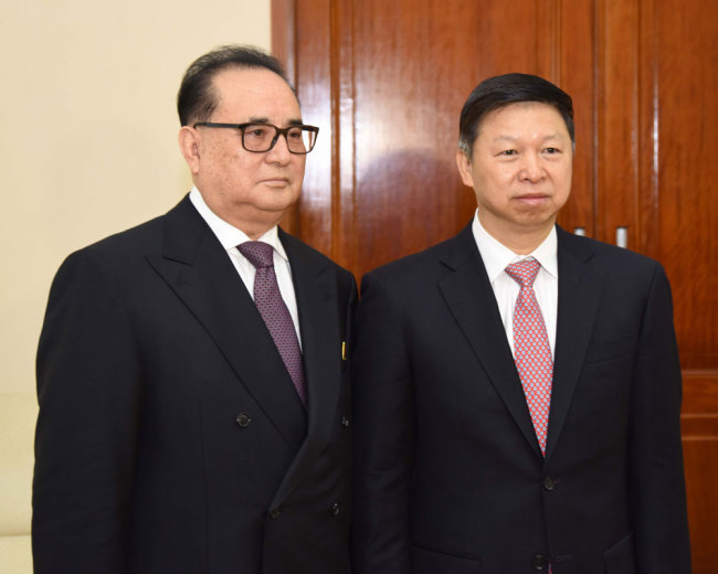 Song Tao (right), special envoy of the Communist Party of China General Secretary Xi Jinping meets with Ri Su Yong, member of the Political Bureau of the Central Committee of the Workers' Party of Korea, in Pyongyang on November 18, 2017. [Photo: idcpc.org.cn]