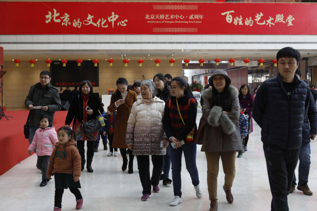 Visitors arrive at the Tianqiao Performing Arts Center on Sunday, November 19, 2017 to watch shows during the center's two-year anniversary celebration. [Photo: China Plus]