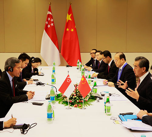 Chinese Foreign Minister Wang Yi met with his Singaporean counterpart Vivian Balakrishnan on the sidelines of the 13th foreign ministers' meeting of the Asia-Europe Meeting (ASEM), in Nay Pyi Taw, Myanmar, on Nov. 20, 2017. [Photo: fmprc.gov.cn]