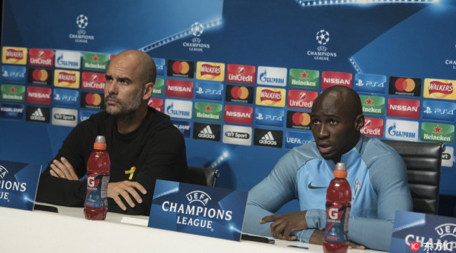 Manchester City team manager Pep Guardiola (L) and Eliaquim Mangala are pictured at a press conference, ahead of the team's Champions League home match against Feyenoord on Noveber 21, 2017. [Photo: IC]