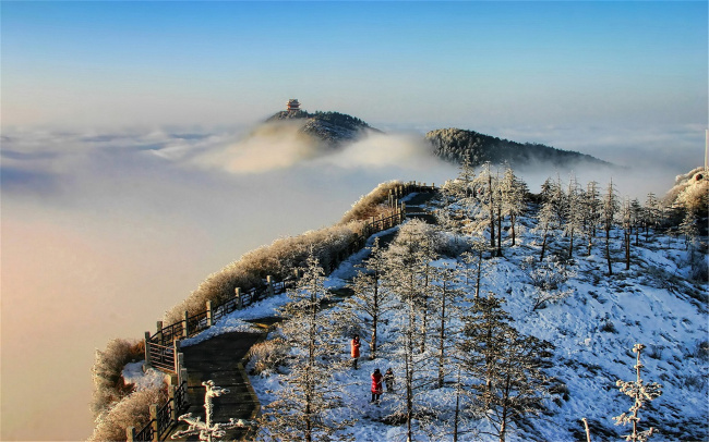 The cloud sea at Mount Emei  [Photo provided by Mount Emei Scenic Spot]