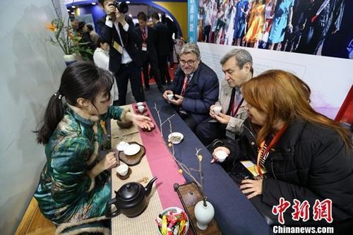 Nearly 2,500 delegates, including university presidents and representatives of Confucius institutes from more than 140 countries and regions, attend the 12th Global Confucius Institute Conference in Xi'an, capital of Shaanxi Province, December 12, 2017. [Photo: Chinanews.com]