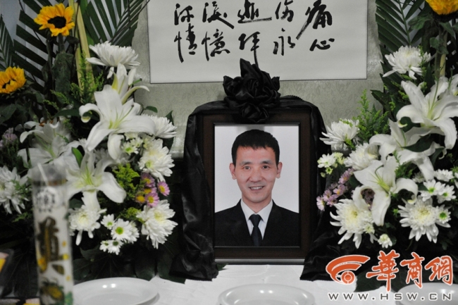 Li Guowu, a 43-year-old security guard and former soldier, who lost his life while trying to stop a woman from committing suicide in Xi'an, capital of Shaanxi Province, December 10, 2017 [File Photo: hsw.cn]