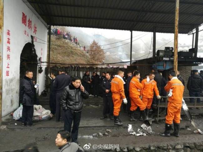 Rescue on the way in southwest China's Guizhou Province where five people were killed and 20 injured in a coal mine accident on December 14, 2017. [Photo: cctv.com]