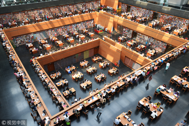 Readers study in the National Library of China in Beijing, on May 22, 2015 [File Photo: VCG]