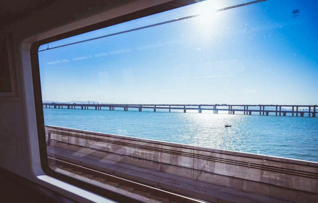 Photo taken on December 31, 2017 shows the sea views along Subway Line 1 in Xiamen, Fujian Province. [Photo: Weibo.com]