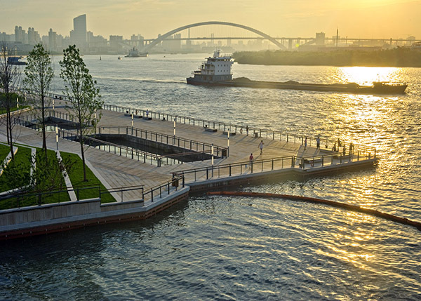 Boardwalks along the Huangpu River in Shanghai [Photo provided by Xuhui District of Shanghai]