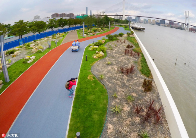 Photo taken on June 20, 2017 shows a newly-built walkway along the Huangpu River in Shanghai. [File photo: IC]