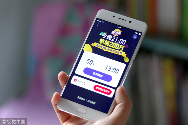 Test-taking apps that reward users with cash for correct answers are booming in popularity in China. [Photo: IC]
