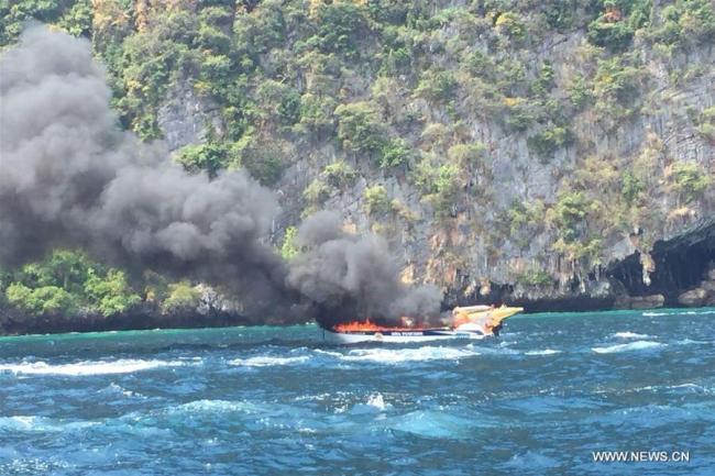 Photo taken by a mobile phone on Jan. 14, 2018 shows a speedboat explosion on southern Thailand's Andaman Sea near Phi-Phi Islands. [Photo: Xinhua]